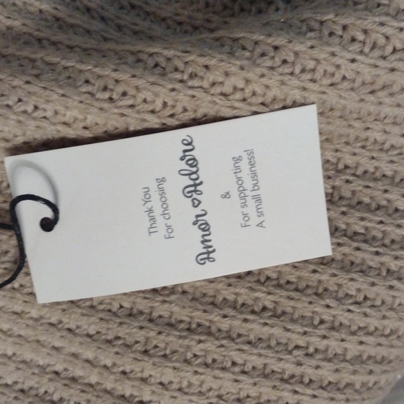 The detailing on this sweater with a peekaboo back amazing scalloped hem bell sl - Picture 2 of 5